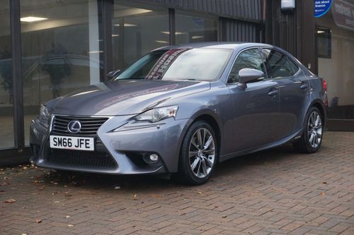 Lexus IS