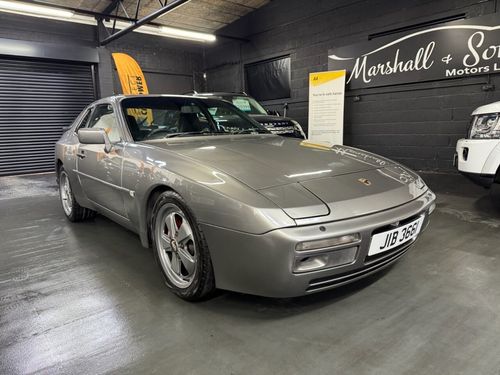 Porsche 944
