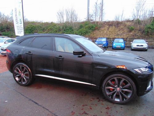 Jaguar F Pace