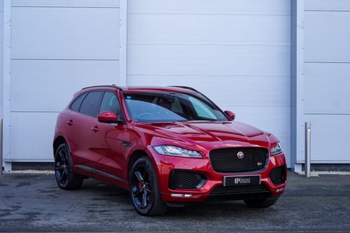 Jaguar F Pace