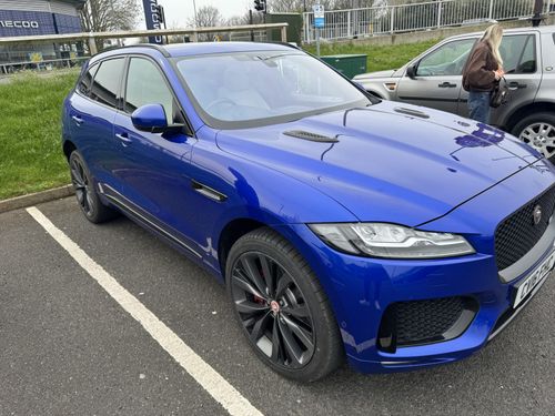 Jaguar F Pace