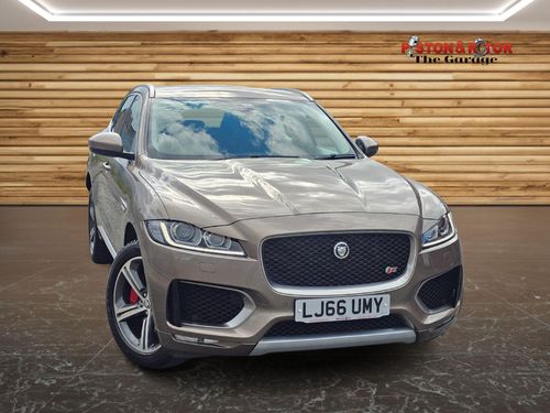 Jaguar F Pace