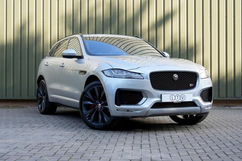 Jaguar F Pace
