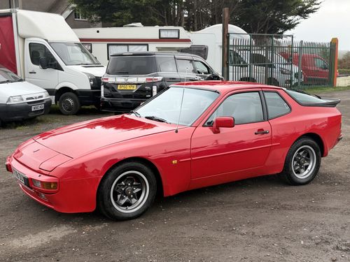 Porsche 944