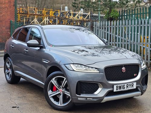 Jaguar F Pace