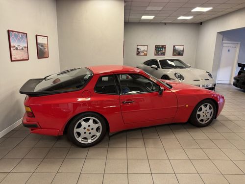 Porsche 944