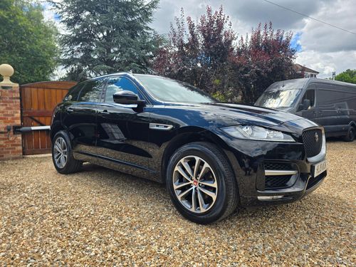 Jaguar F Pace