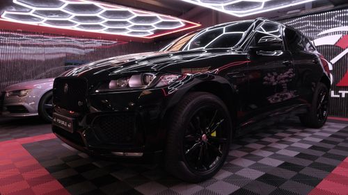 Jaguar F Pace