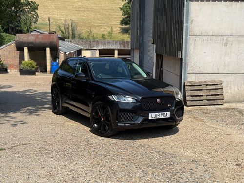 Jaguar F Pace
