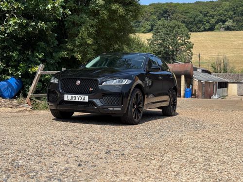 Jaguar F Pace