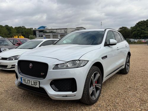 Jaguar F Pace
