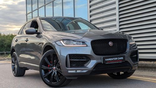 Jaguar F Pace