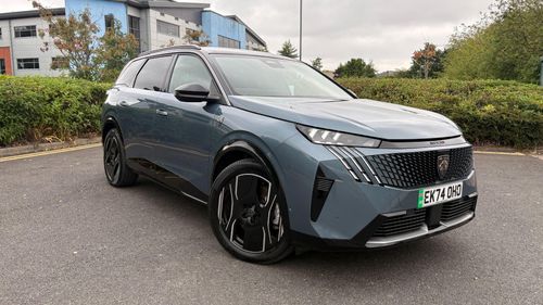 Peugeot E-5008