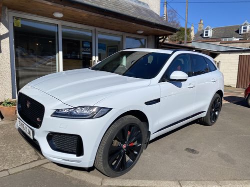 Jaguar F Pace