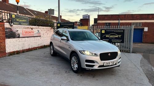 Jaguar F Pace