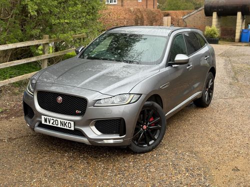 Jaguar F Pace