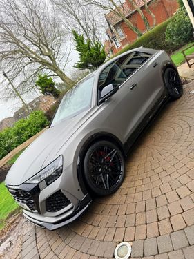 Audi RSQ8