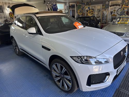 Jaguar F Pace