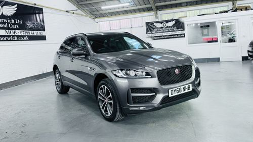 Jaguar F Pace