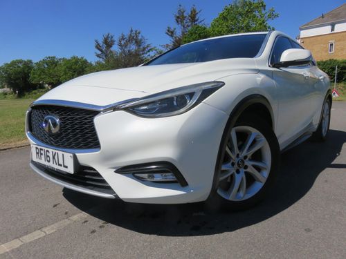 Infiniti Q30