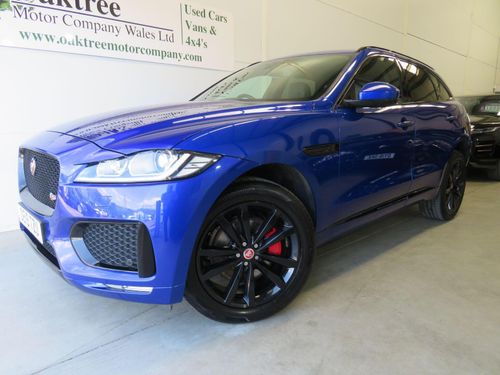 Jaguar F Pace