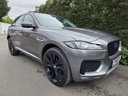 Jaguar F Pace