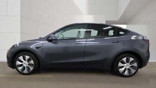 Tesla MODEL  Y