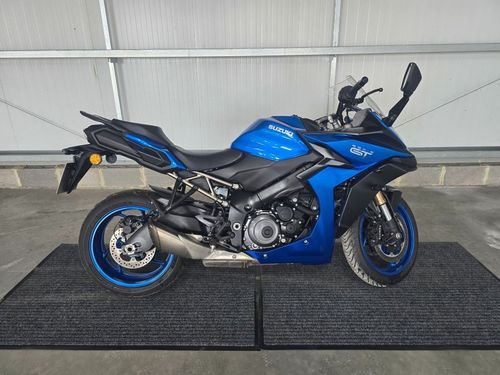 Suzuki GSX-S1000GT+