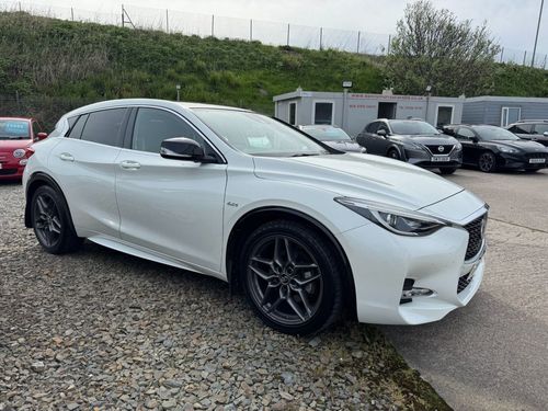 Infiniti Q30