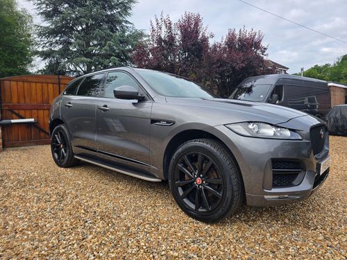 Jaguar F Pace