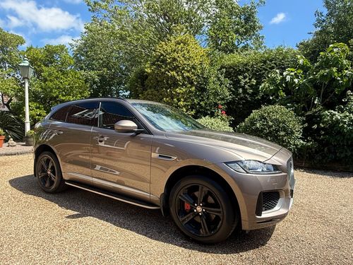 Jaguar F Pace