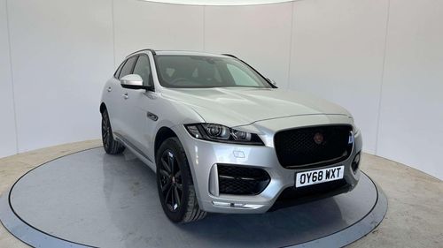 Jaguar F Pace