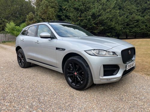 Jaguar F Pace