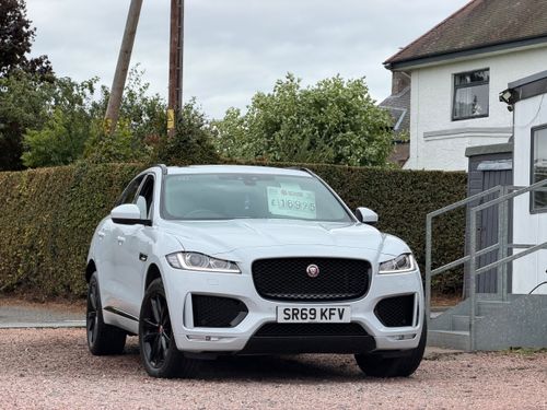 Jaguar F Pace