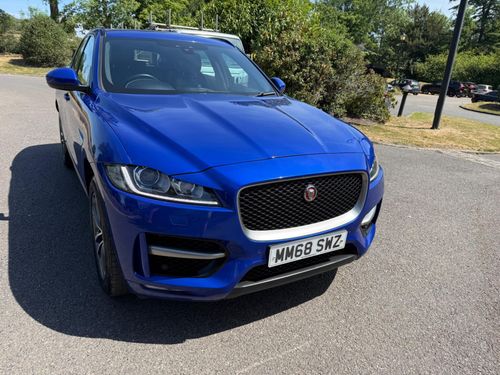 Jaguar F Pace