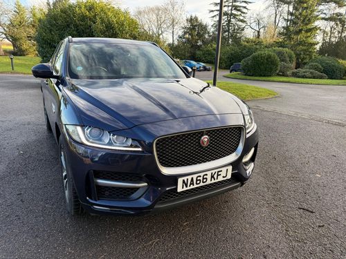 Jaguar F Pace