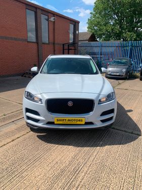 Jaguar F Pace