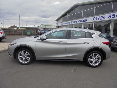 Infiniti Q30