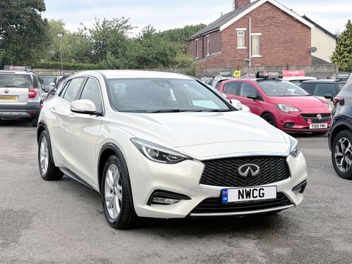 Infiniti Q30