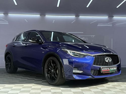 Infiniti Q30