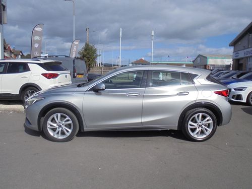 Infiniti Q30
