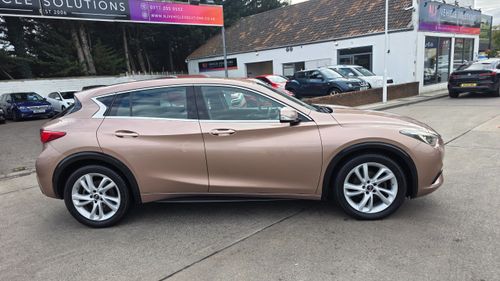 Infiniti Q30