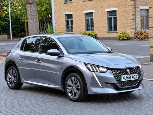 Peugeot E-208