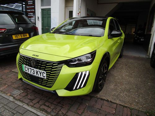 Peugeot E-208